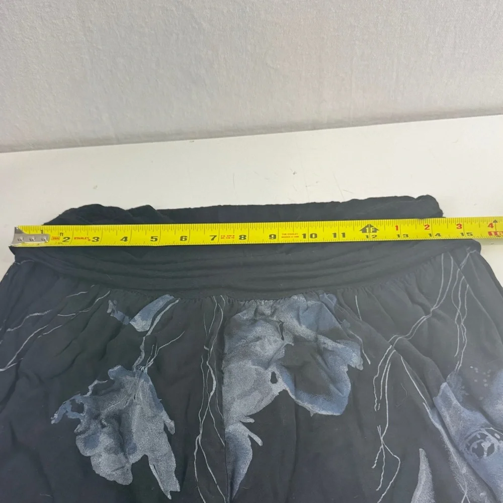 Beyond Capri Silk Floral Black Women's Leisure Pants - Picture 4 of 7